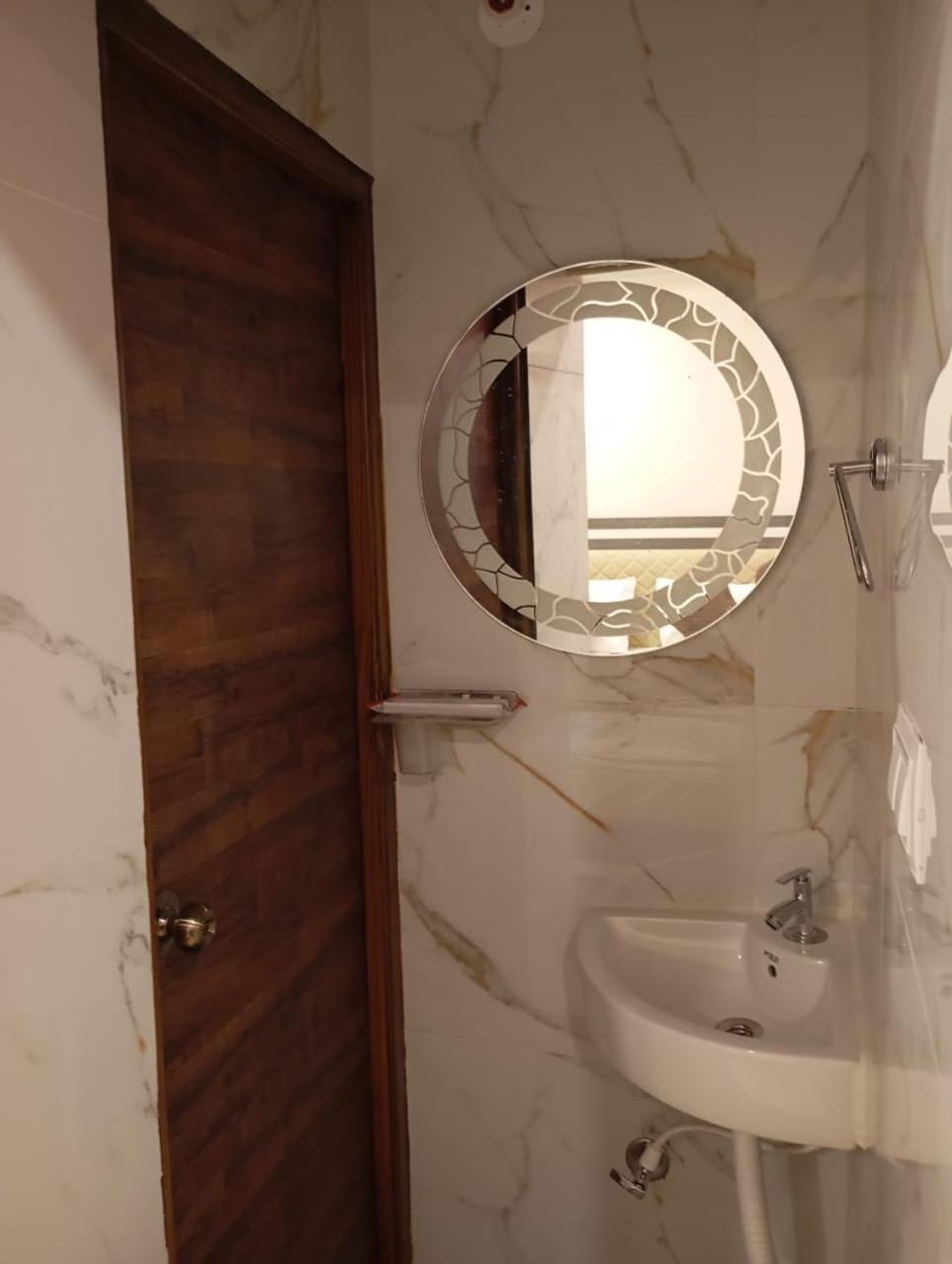 Aadya Inn New Luxury Hotel Tirupati Exterior foto